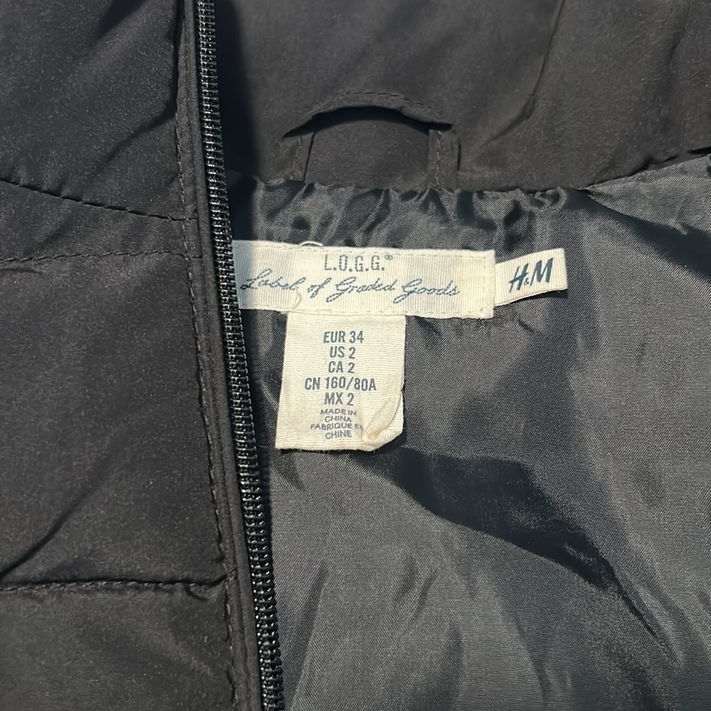 H& M Black Puffer Vest - Picture 3 of 3